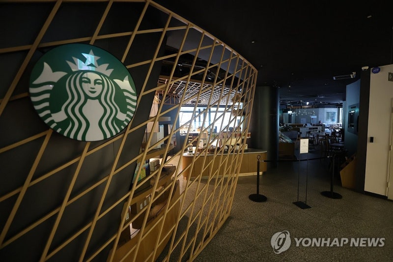 '스벅 사태' 뒤 커피시장 흔들…투썸, 석달째 결제액 앞서