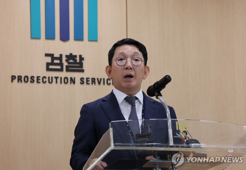 이정호 부장검사, '돼지고기 가격 담합' 수사 브리핑<br>(서울=연합뉴스) 김주형 기자 = 이정호 서울동부지검 형사6부 부장검사가 4일 서울 송파구 문정동 서울동부지검에서 돼지고기 가격 담합 사건 수사 결과를 설명하고 