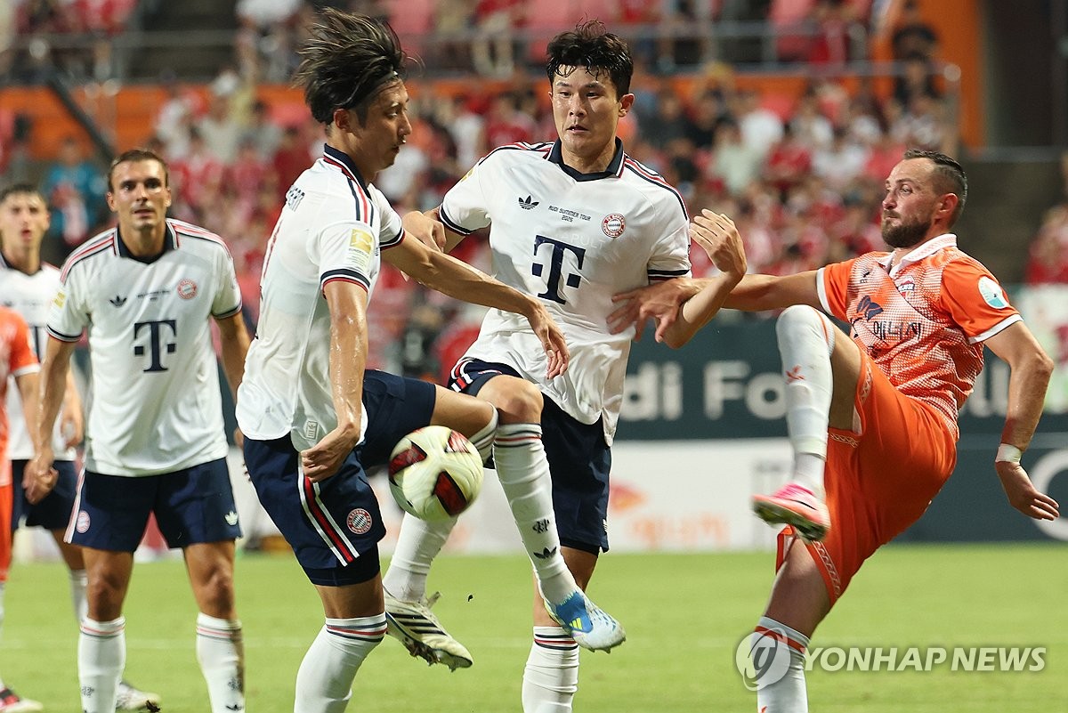 '캡틴' 김민재 선발 나선 <b>뮌헨</b>, <b>제주</b>와 프리시즌 경기 <b>2-1 승리</b>