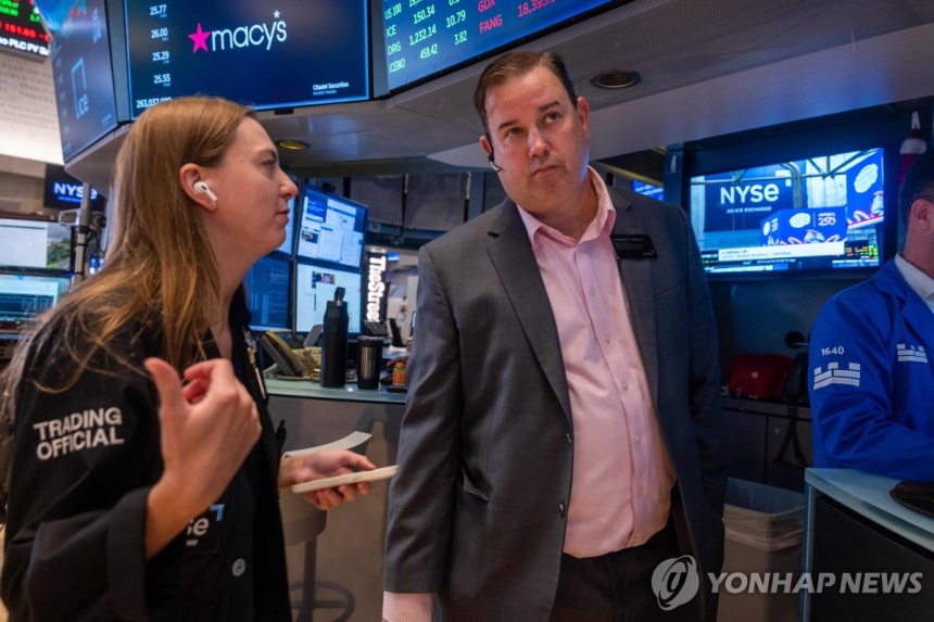 뉴욕증권거래소(NYSE)의 트레이더들 [AFP 연합뉴스 자료사진. 재판매 및 DB 금지]