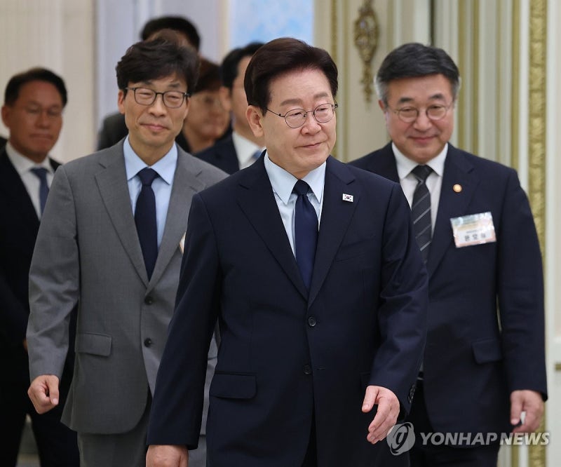 李<b>대통령</b> "국가폭력 피해자에 <b>사과</b>…국가책임에 유효기간 없어"