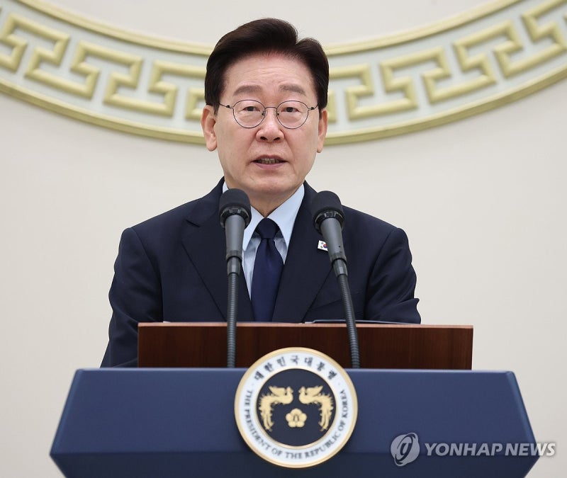 李<b>대통령</b>, 6시간 <b>부동산 회의</b>…"전환적으로 판단해 과감히 실천"
