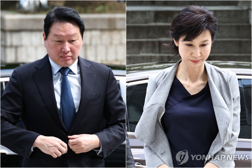 최태원 회장·노소영 관장, 재산분할 2차 변론 출석
(서울=연합뉴스) 김인철 기자 = 최태원 SK그룹 회장(왼쪽)과 노소영 아트센터 나비 관장이 26일 서울 서초구 서울중앙지방법원에서 열린 재산 분할 파기환송심 2차