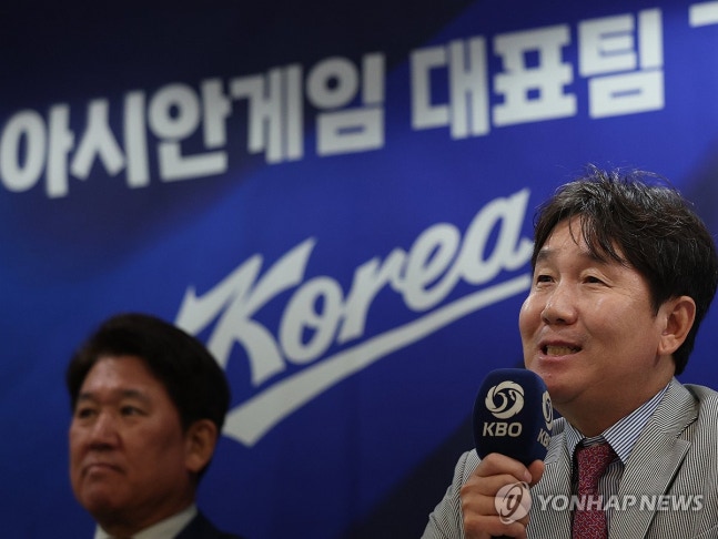 질문 답하는 류지현 감독(서울=연합뉴스) 이지은 기자 = 류지현 야구대표팀 감독이 11일 서울 중구 프레스센터에서 2026 아이치·나고야 아시안게임 야구 국가대표팀 최종 명단 공개 기자회견에서 취재진 질문에 답하고 있다. 2026.6.11 jieunlee@yna.co.kr