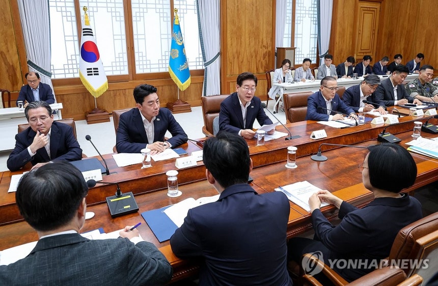 이재명 대통령, 메가프로젝트 2차 회의 주재 (서울=연합뉴스) 한상균 기자 = 이재명 대통령이 10일 청와대에서 메가프로젝트 민관합동 제2차 점검회의를 주재하고 있다. 2026.8.10 [청와대통신사진기자단] xyz
