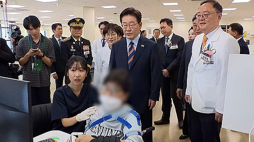 李<b>대통령</b> "제복입은 영웅 지키는 것이 국가와 국민 지키는 것"
