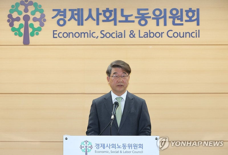 <b>경사노위</b> 위원장 "N% 성과급 논란, <b>사회적대화</b> 의제로 논의해야"