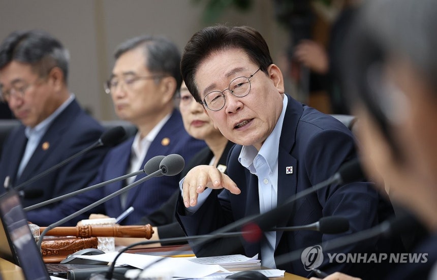 이재명 대통령, 세종 국무회의 발언 (세종=연합뉴스) 김도훈 기자 = 이재명 대통령이 11일 정부세종청사에서 열린 국무회의에서 발언하고 있다. 2026.8.11 superdoo82@yna.co.kr