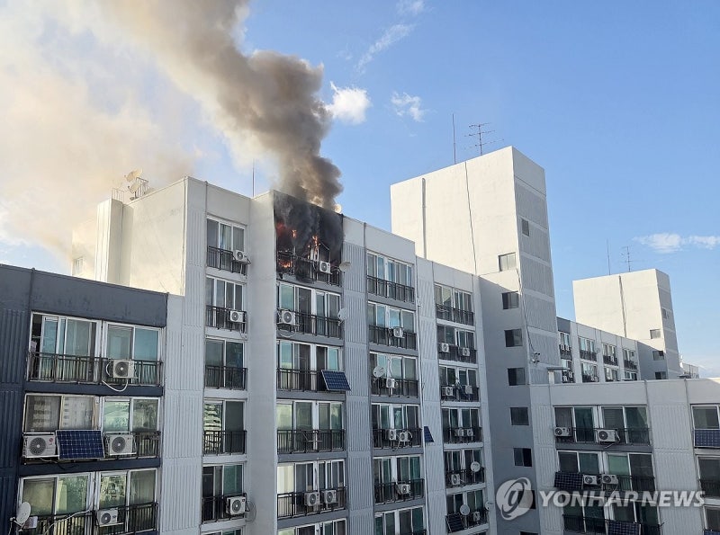 서울 <b>가양동 아파트 화재</b>…화단서 2명 심정지 상태 발견(종합)