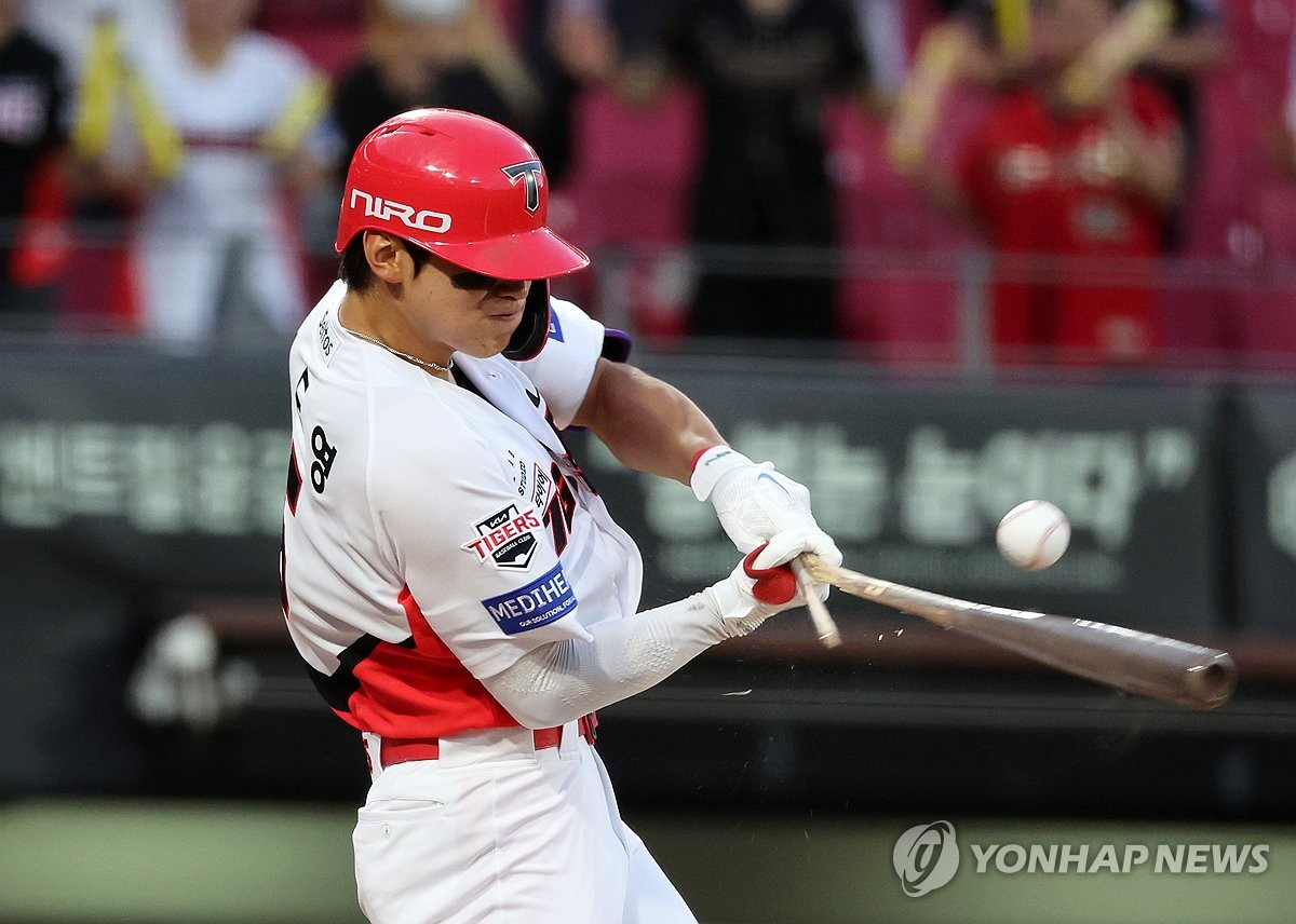 배트가 쪼개졌다… KBO 최고 타자 김도영의 아쉬운 범타
