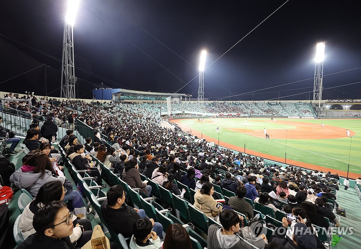 <b>LG</b>, <b>울산 오카다</b> 영입 합의 뒤 <b>무산</b>…KBO "규정 검토 미흡" 사과