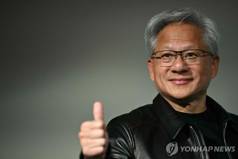 엔비디아 <b>젠슨 황</b>, 美 직원이 뽑은 '<b>최고 CEO</b>' 1위…지지율 99%
