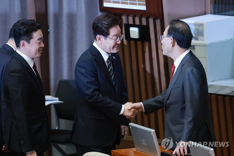 李대통령, 전현직 <b>국회</b>부의장 등 국힘 <b>의원</b>들과 골프 회동