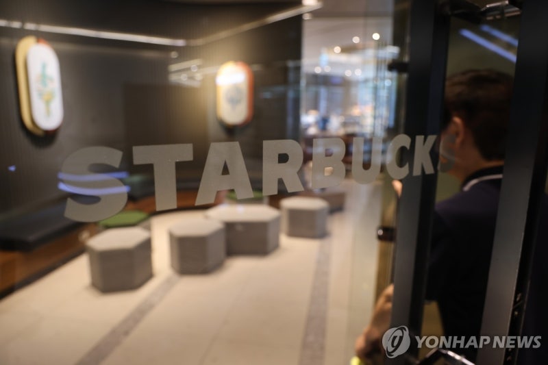 '스타벅스 운영' SCK컴퍼니 <b>2분기</b> 영업손실 184억원…<b>적자 전환</b>(종합)