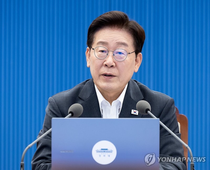 李대통령 "특단각오 <b>공급 총력전</b>…법 제도 고쳐서라도 택지확보"