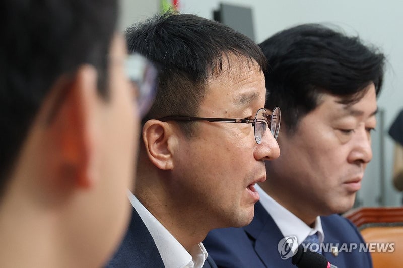 與, <b>이진숙</b> '<b>5·18 재조명 포럼</b>'에 "역사 쿠데타…제명시켜야"
