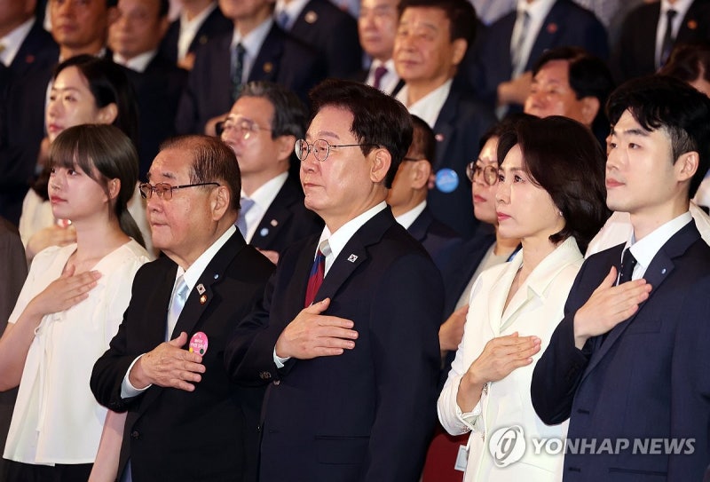 李대통령, <b>광복절</b> 경축식 참석…남북평화·한일관계 청사진 제시