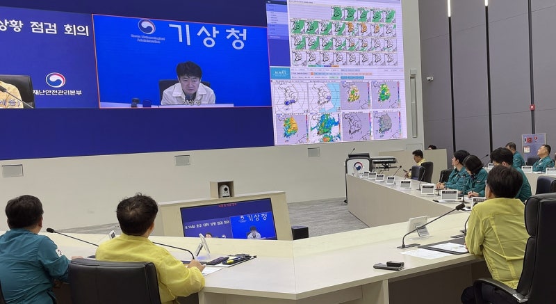 남부지방 거센 비…호우 <b>위기경보</b> '관심'→'주의' <b>상향</b>