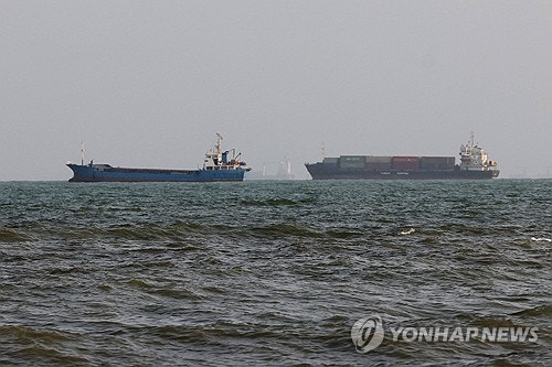 이란 잇단 <b>공격</b>에 <b>호르무즈</b> '고사 상태'…16일엔 통행량 '0'