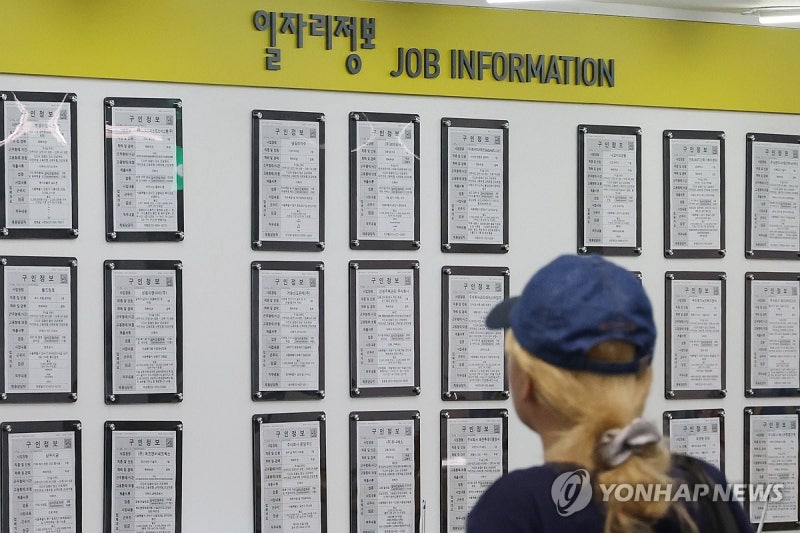 <b>대기업</b> 신규<b>채용</b> 2년새 15% <b>감소</b>…청년 줄고 장년 늘며 세대역전