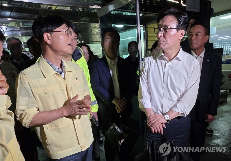 <b>김민석</b>, 당선 후 첫 행보로 '집중호우 피해' 거제 찾아(종합)
