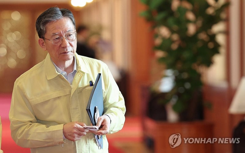 <b>정성호</b> 법무부 장관, <b>사직서</b> 제출…"검찰개혁 입법 마무리"(종합)
