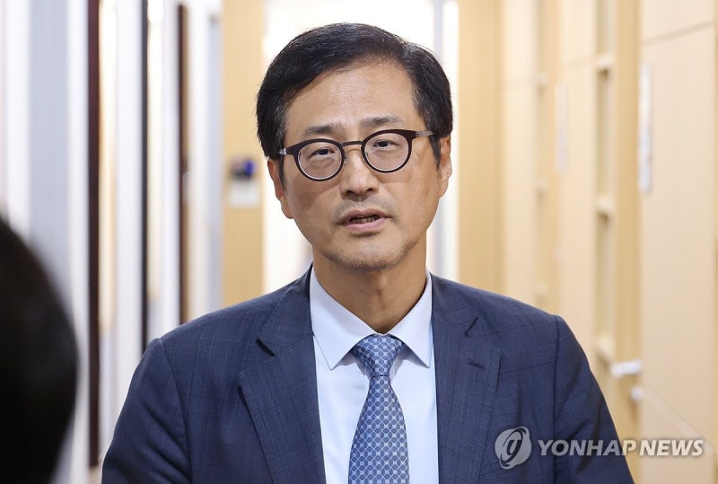 李대통령, <b>선관위</b> 의혹 <b>특검</b>에 <b>이태한</b> 권익위 비상임위원 임명
