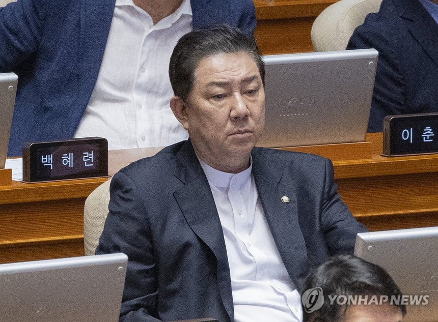 국회 본회의 참석한 김병기 의원 (서울=연합뉴스) 황광모 기자 = 무소속 김병기 의원 20일 국회에서 열린 7월 임시국회 제1차 본회의에 참석해 있다.2026.7.20 hkmpooh@yna.co.kr