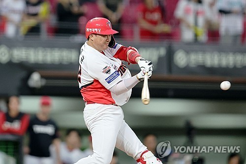'<b>김태군 역전 투런포</b>' KIA, 시즌 첫 3위 도약…한화, 8위 추락(종합)