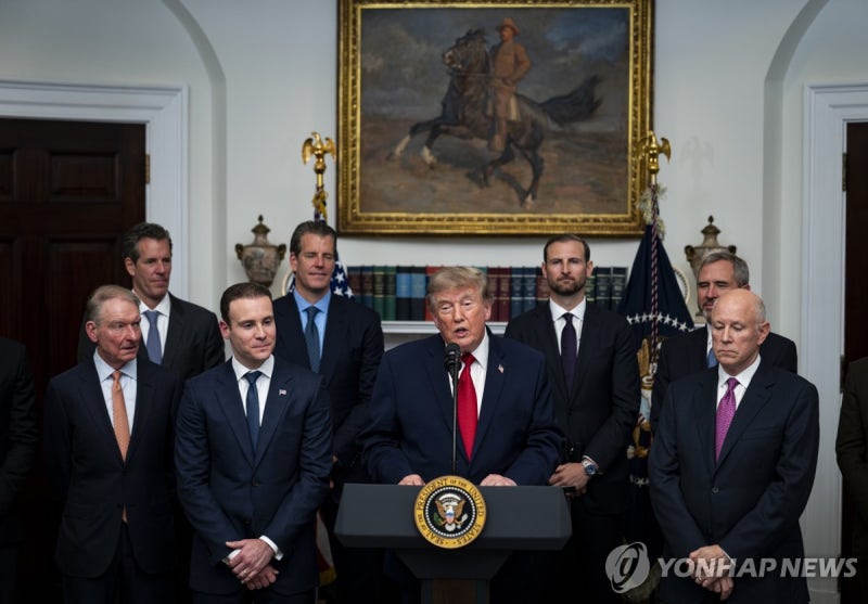 트럼프 "인플레 우려해 금리 올릴 필요없어…오히려 내려야"