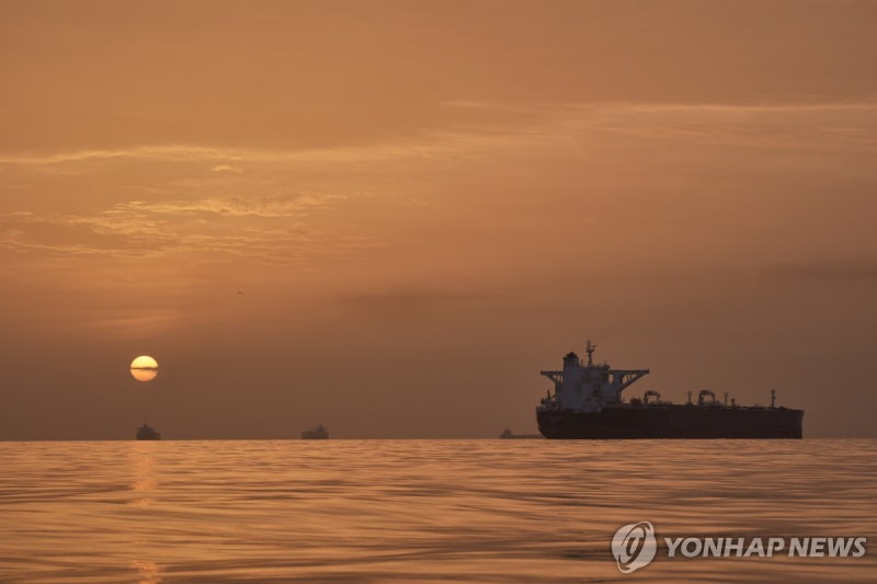 <b>이란</b>, 이라크 유조선에 <b>호르무즈</b> 해협 통과 <b>허용</b>