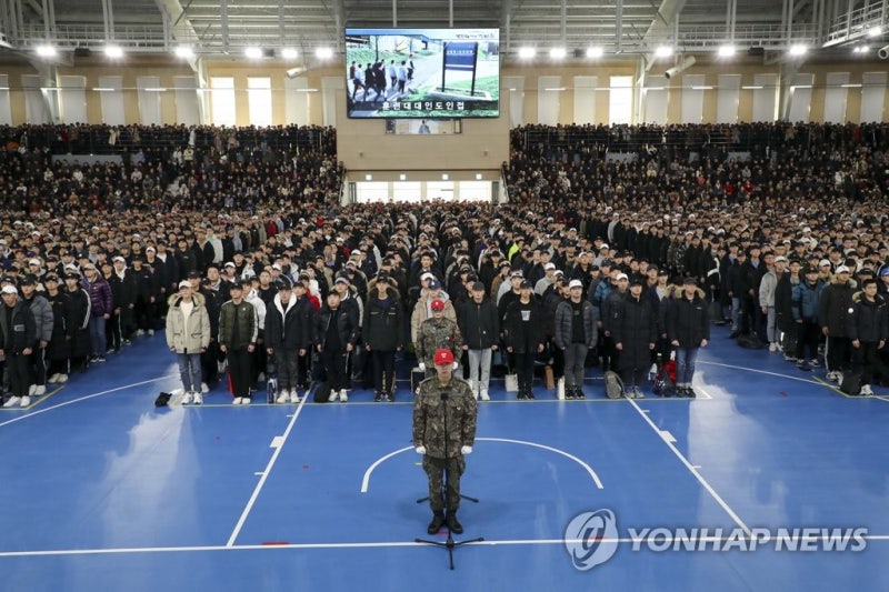 <b>공군 훈련병</b> 집단 <b>식중독</b> 의심…70여명 복통·설사 증상 호소