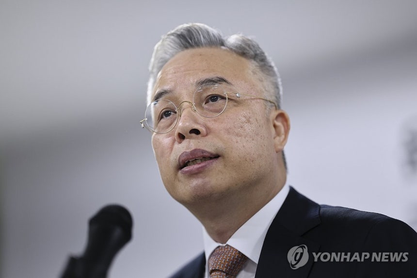 권창영 종합특검, 최종 수사결과 발표 (과천=연합뉴스) 윤동진 기자 = 3대 특검 이후 남은 의혹을 수사해 온 권창영 2차 종합특별검사가 24일 과천 특검팀 사무실에서 최종 수사결과 발표를 하고 있다. 2026.8.