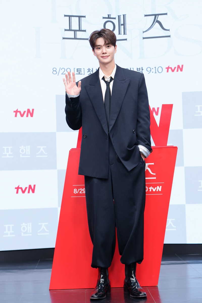 전역한 <b>송강</b>·입대한 <b>이준영</b>…"피아노 연습에 최선 다했죠"