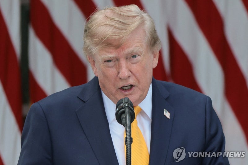 미·<b>캐나다</b> 무역전쟁 악화일로…트럼프 "내년 車<b>관세</b> 50%로"(종합)