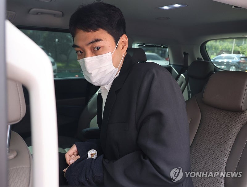 '아동 성매매' <b>최영중 구속 기소</b>…친구에게 사진 유포도