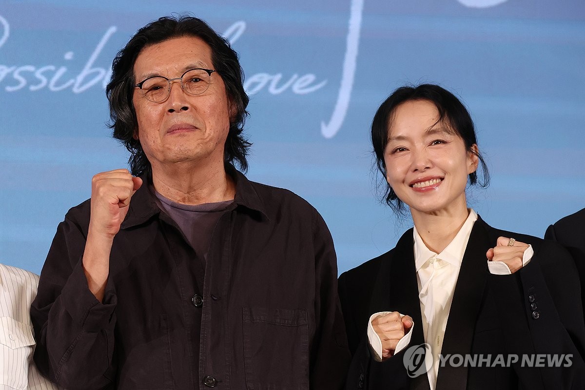영화 '<b>가능한 사랑</b>'의 <b>이창동</b> 감독-전도연