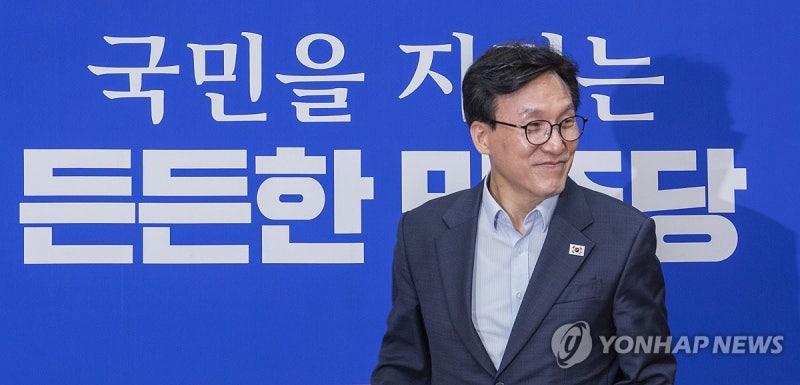 <b>대통합 추진단</b> 1차 <b>회의</b> 입장하는 김민석 대표