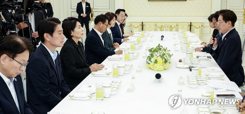 <b>만찬 간담회</b> 참석한 민주당 신임 지도부