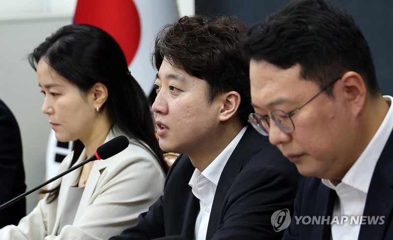 <b>개혁신당 이준석</b>, 오늘 대표직 <b>사퇴</b>…"당 위기 정치적 책임"