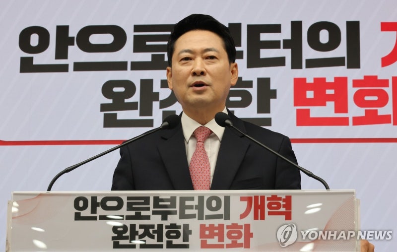 [속보] <b>장동혁</b> "<b>당원주권</b> 확대…당협위원장 선출에 당원 참여"