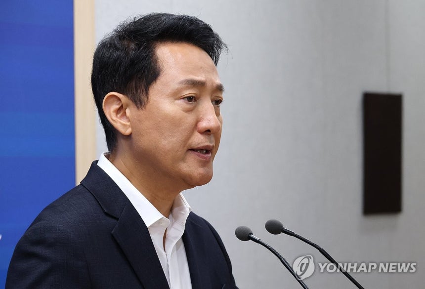 국토부 장관 면담 내용 브리핑 하는 오세훈 시장 (서울=연합뉴스) 최재구 기자 = 오세훈 서울시장이 26일 김윤덕 국토교통부 장관과 주택 공급 방안 관련 면담 후 서울시청 브리핑실에서 면담내용을 브리핑하고 있다.2