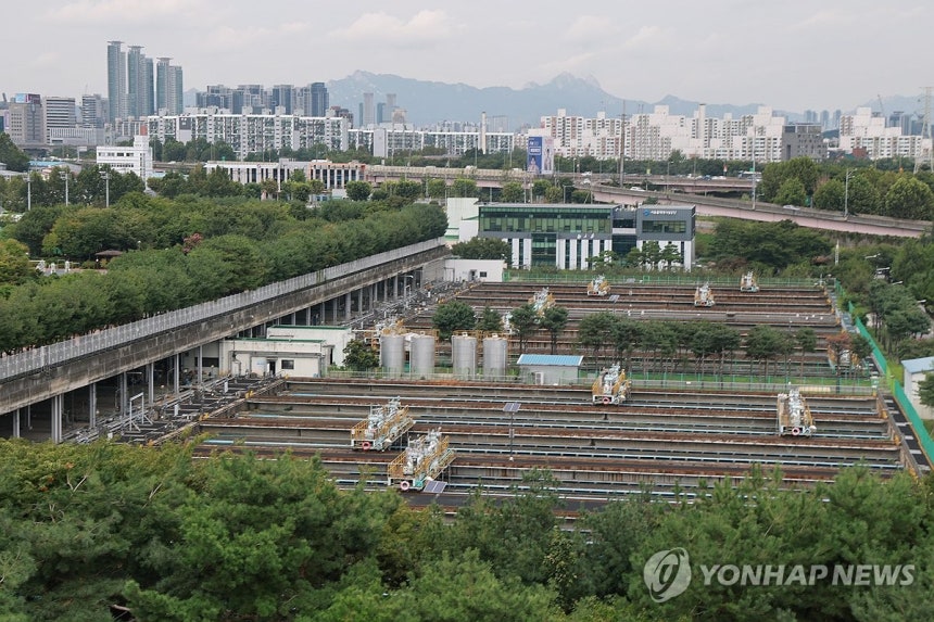 탄천물재생센터 부지,용산공원 주택공급안 대안으로 급부상 (서울=연합뉴스) 서대연 기자 = 용산공원 부지 주택공급 구상을 둘러싼 국토교통부와 서울시의 이견 속에 강남구 탄천물재생센터 일대가 대안 부지로 부상했다.