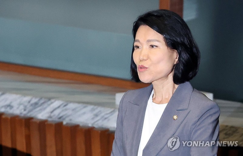 국회, <b>이진숙 제명촉구</b> 결의안 與주도 가결…李 "민주당 독재"