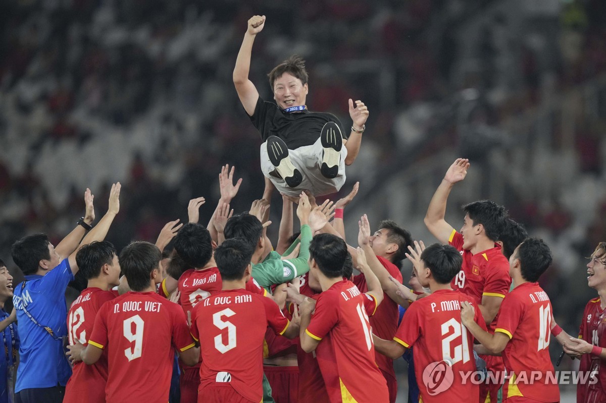 '김상식 매직' <b>베트남 축구</b>대표팀, 태국 제치고 현대컵 첫 2연패