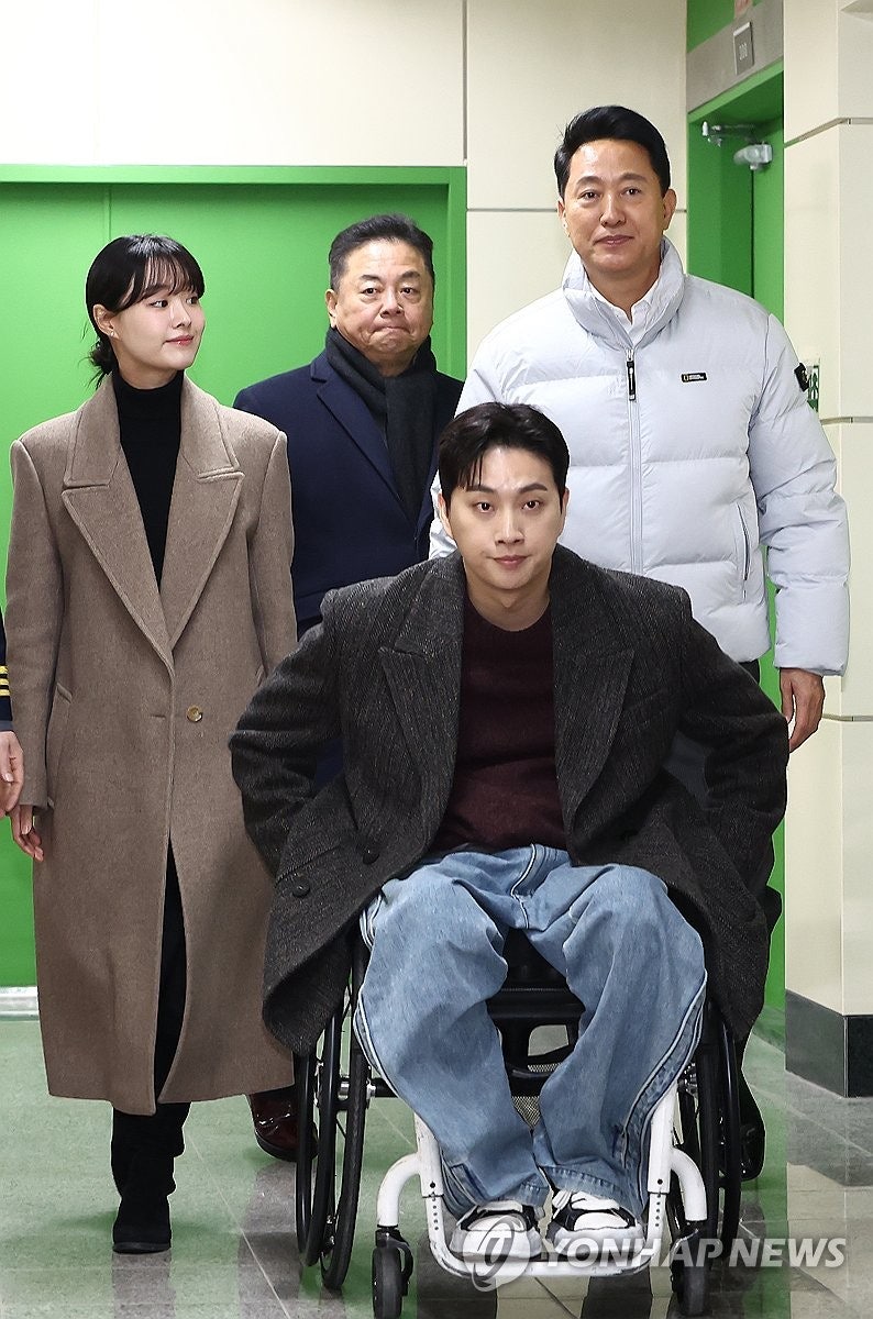 'CCTV 공개 물의' 유튜버 <b>박위</b>, 서울시 홍보대사직 내려놔