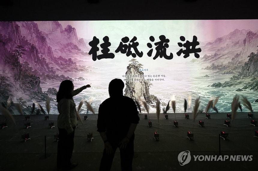 ''김구 탄생 150주년 유네스코 기념해'' 미디어특별전
(서울=연합뉴스) 박동주 기자 = 25일 서울 서대문구 국립대한민국임시정부기념관에서 김구 탄생 150주년 유네스코 기념해 미디어특별전 ''나의 소원: 두 아이들에게