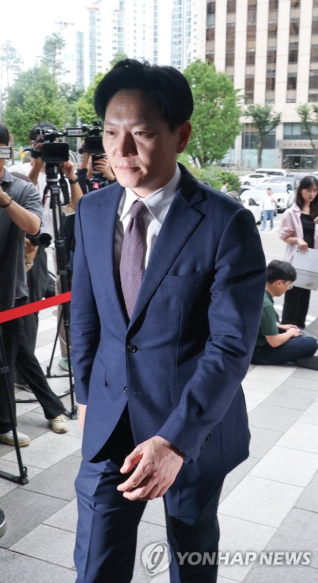 경찰 <b>출석</b>하는 <b>박상용 검사</b>