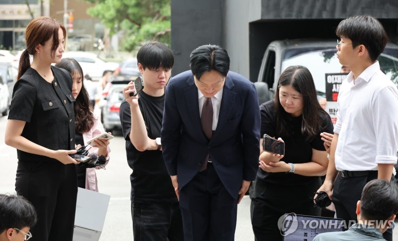 경찰 <b>출석</b>하는 <b>박상용 검사</b>