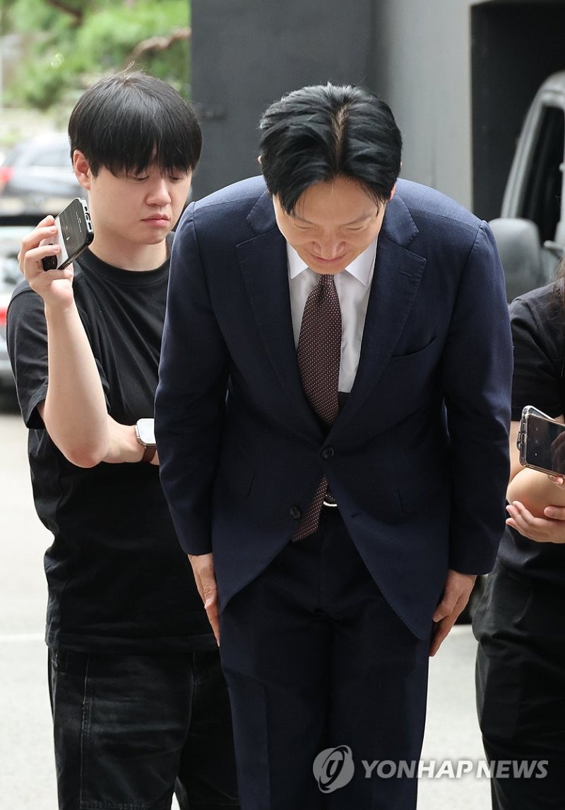 경찰 <b>출석</b>하는 <b>박상용 검사</b>